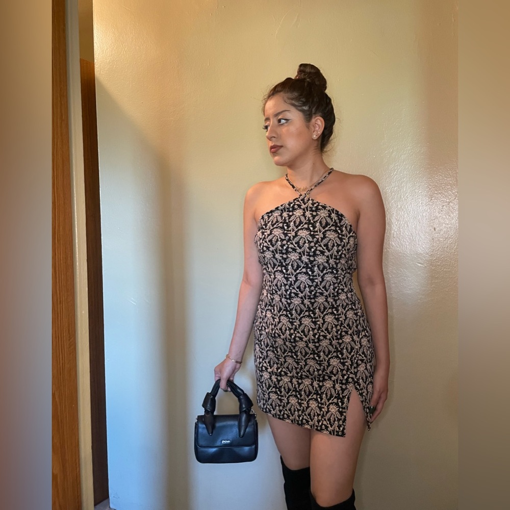 Windsor Pattern Dress Backless - Picture 2 of 5